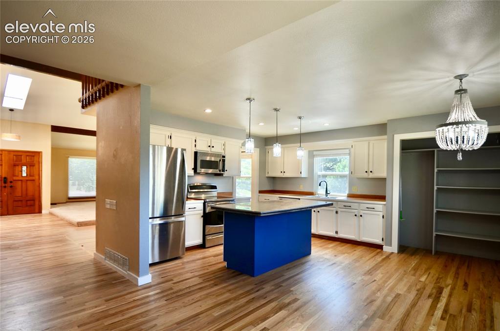 Image 3 of 38: Kitchen