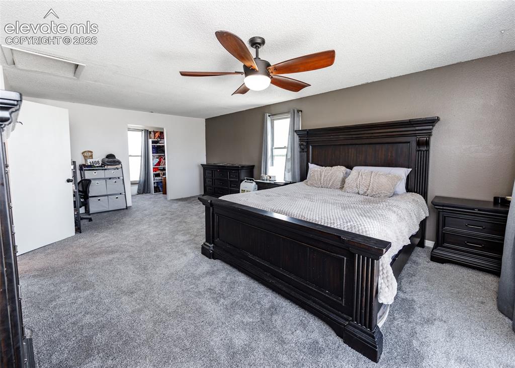 Image 19 of 50: Bedroom