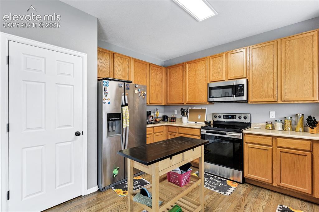 Image 13 of 29: Kitchen