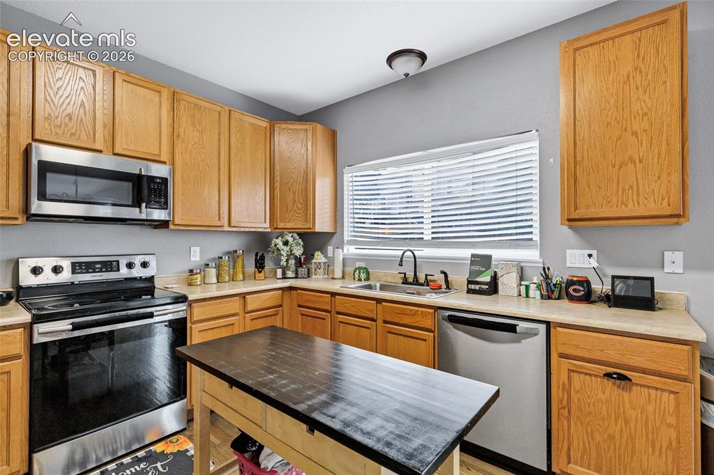 Image 14 of 29: Kitchen