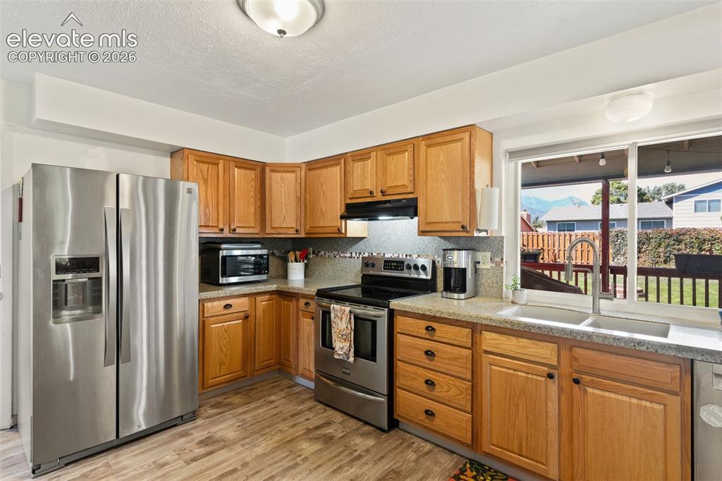 Image 12 of 43: Kitchen