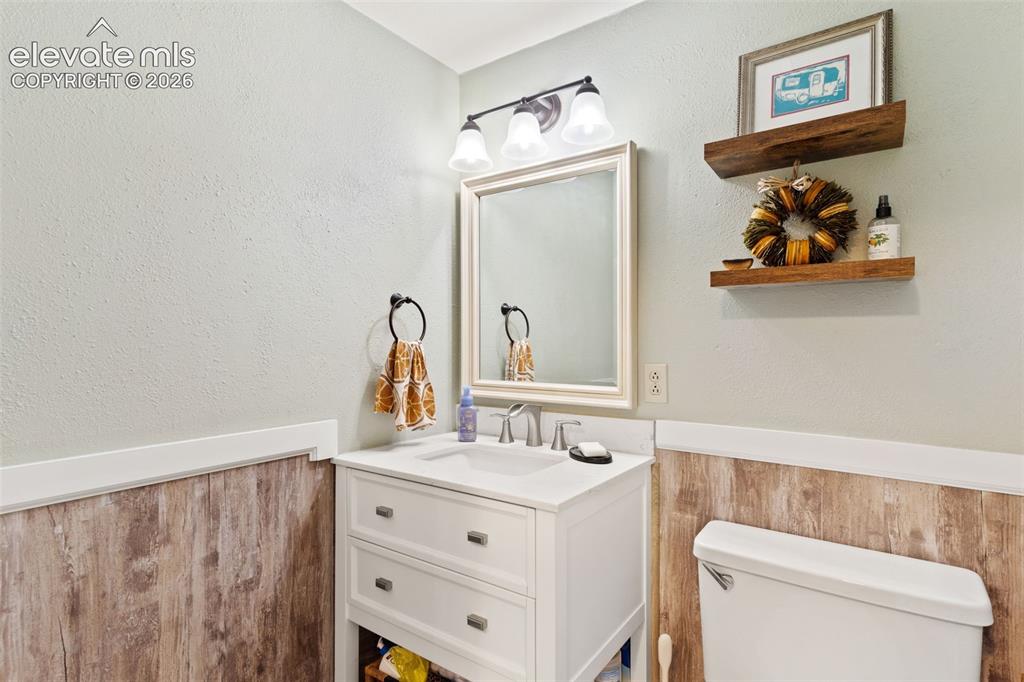 Image 16 of 43: Bathroom