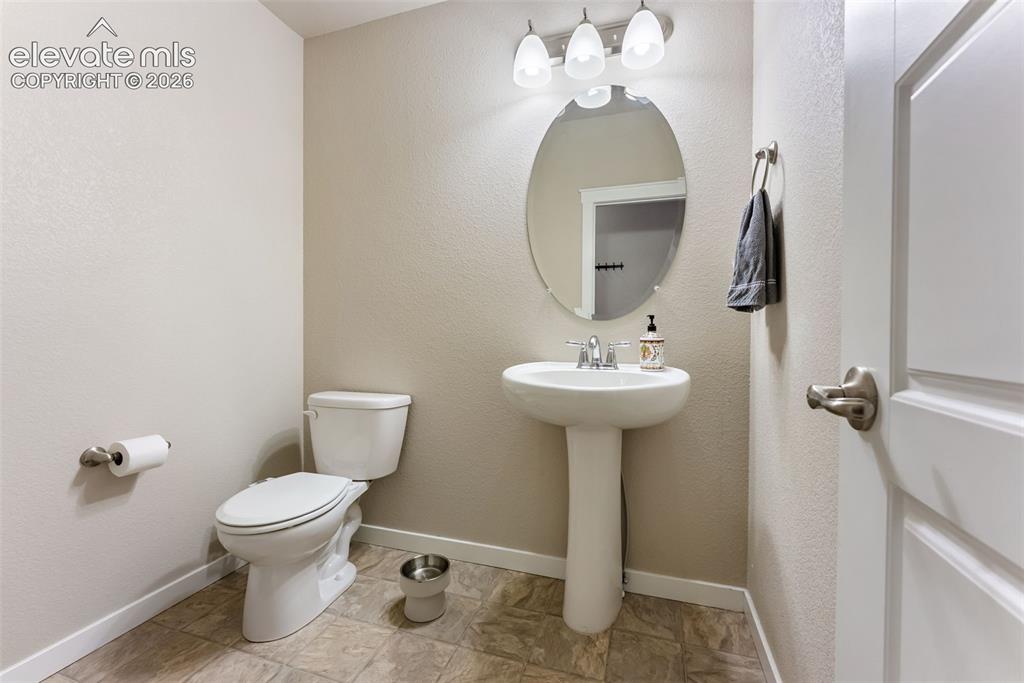 Image 14 of 50: Bathroom