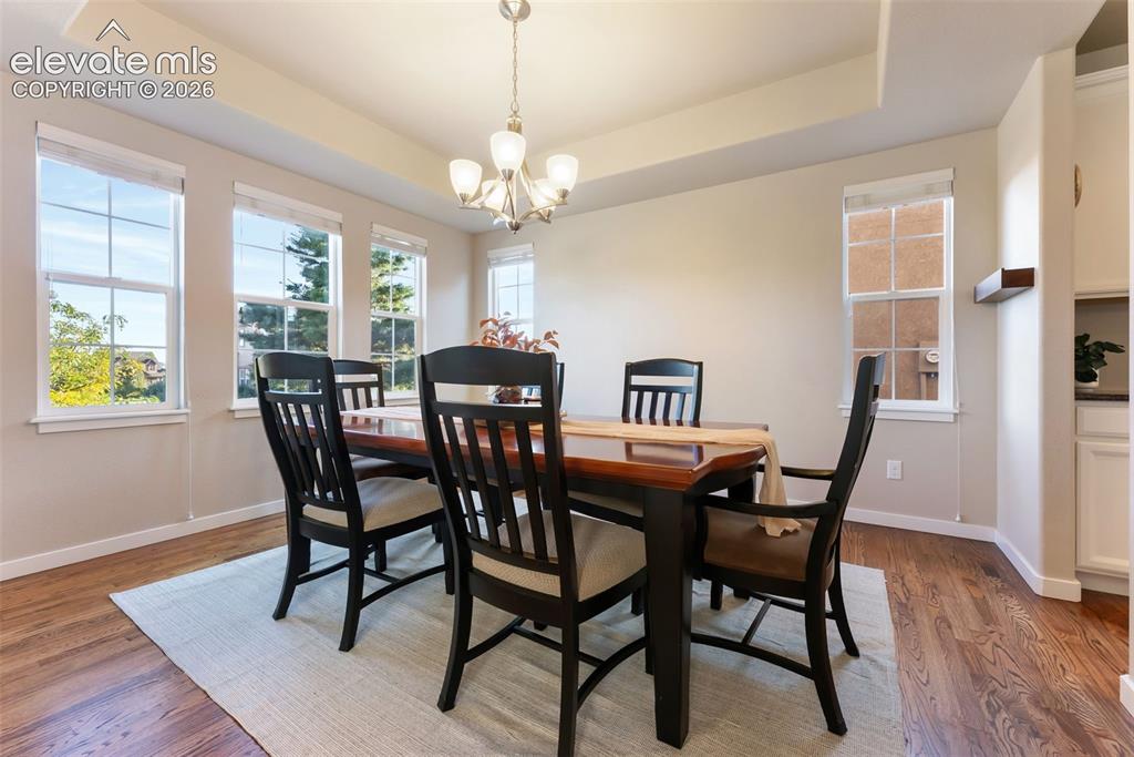 Image 3 of 50: Dining Area