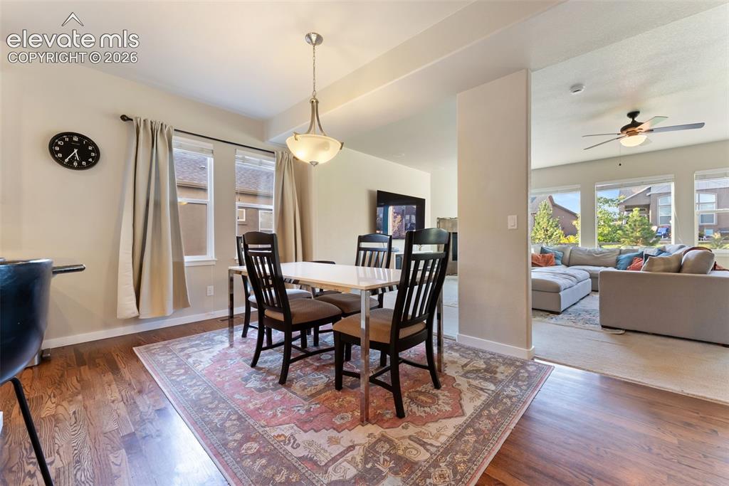 Image 8 of 50: Dining Area