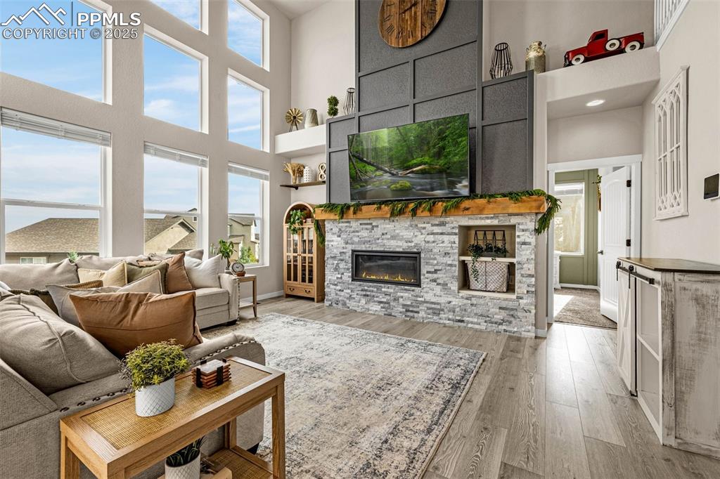 Image 12 of 50: Living Room