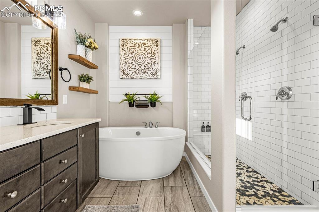 Image 19 of 50: Bathroom