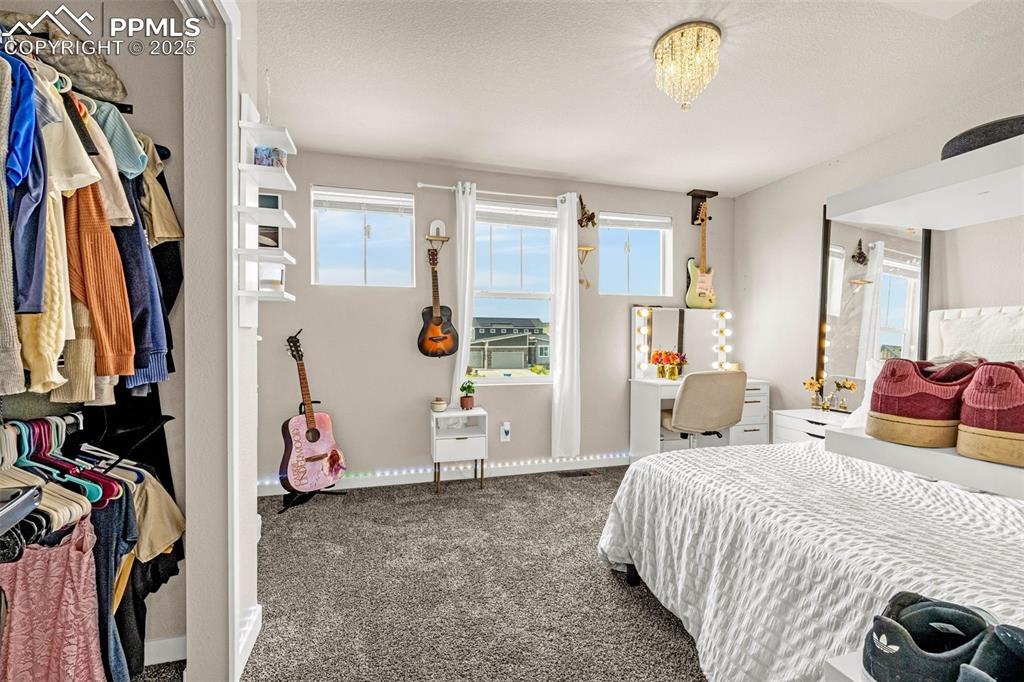 Image 23 of 50: Bedroom