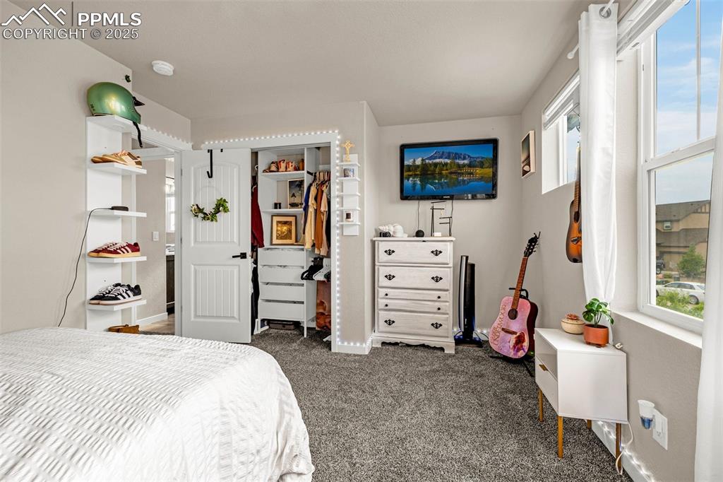 Image 24 of 50: Bedroom