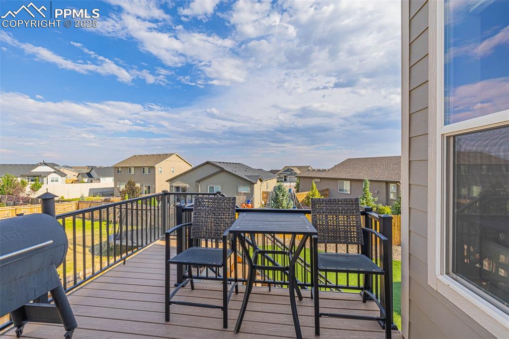 Image 38 of 50: Deck