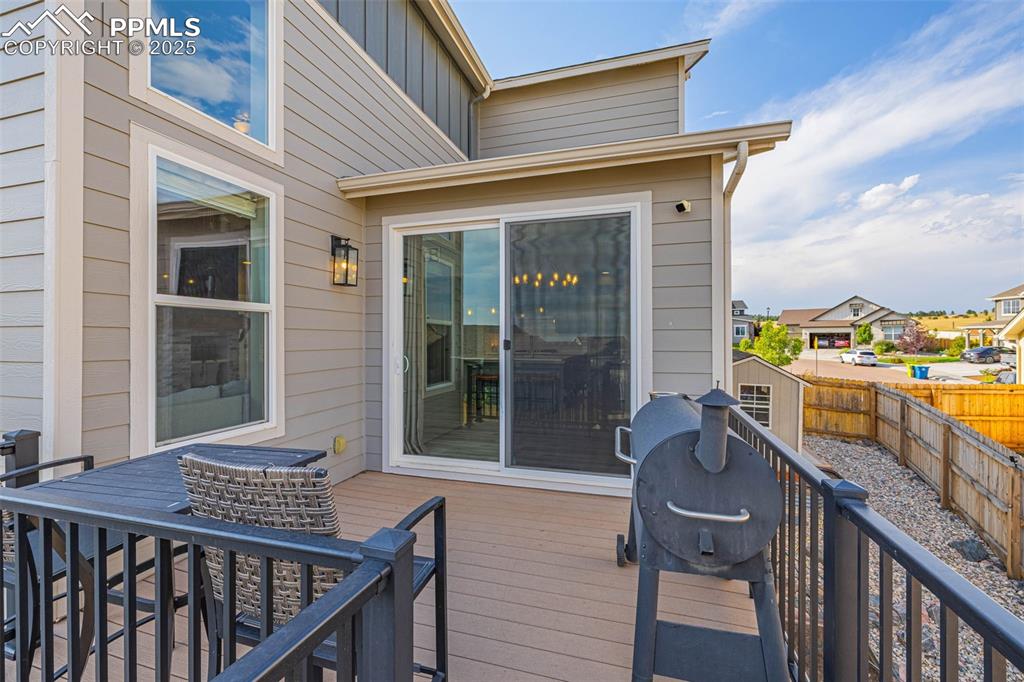 Image 39 of 50: Deck