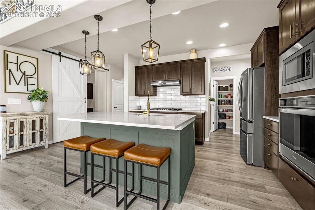 Image 9 of 50: Kitchen