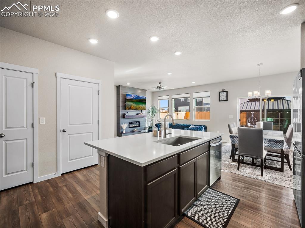 Image 11 of 50: Kitchen