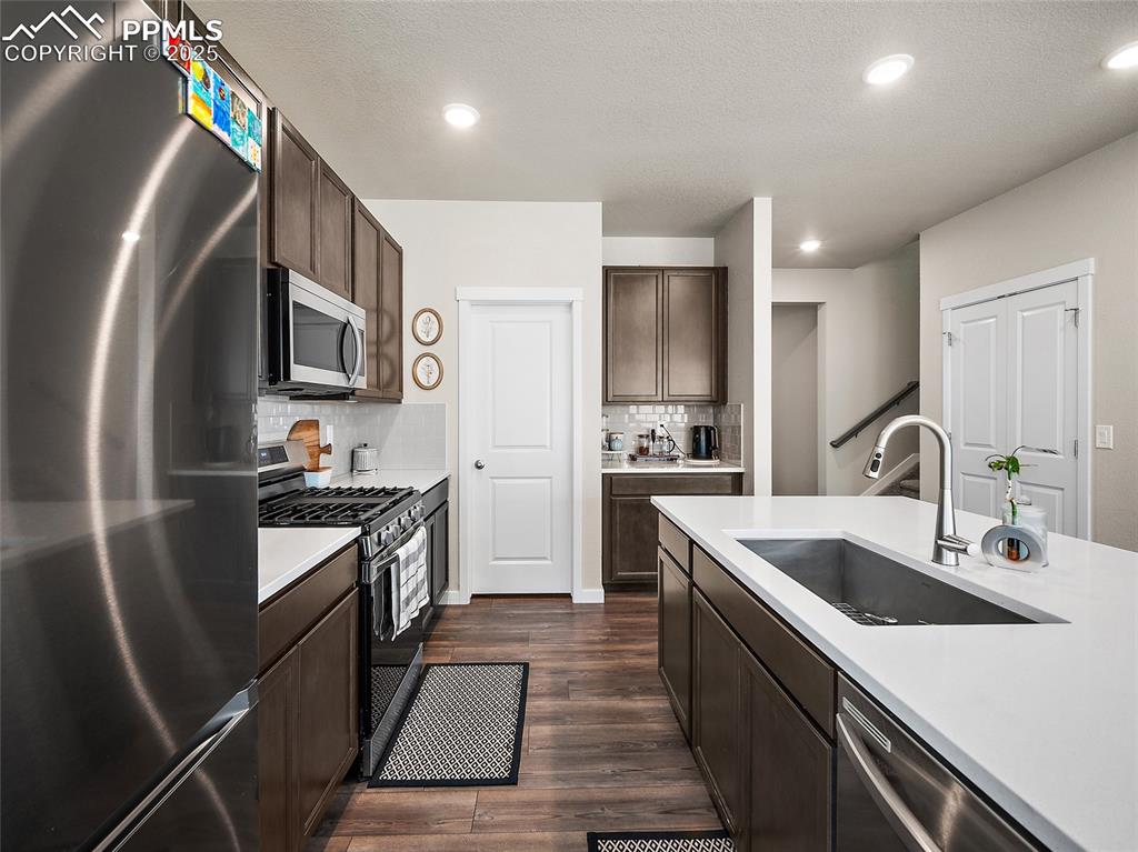 Image 12 of 50: Kitchen