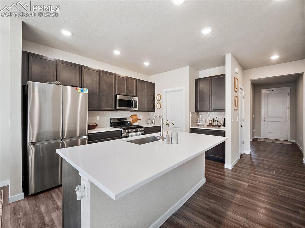 Image 13 of 50: Kitchen