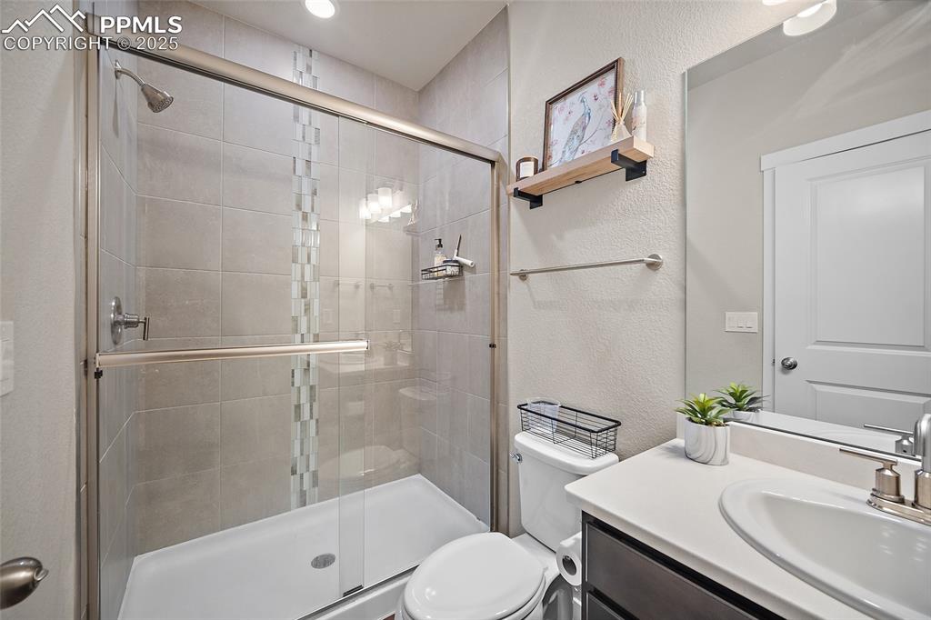 Image 20 of 50: Bathroom