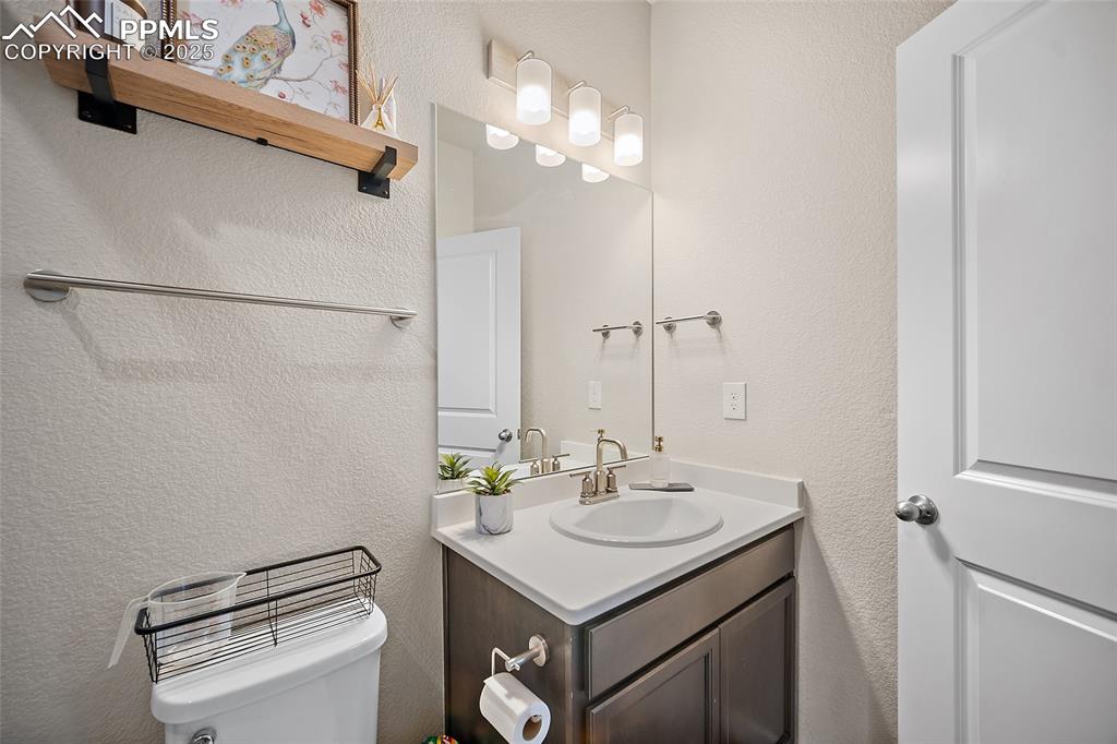 Image 21 of 50: Bathroom