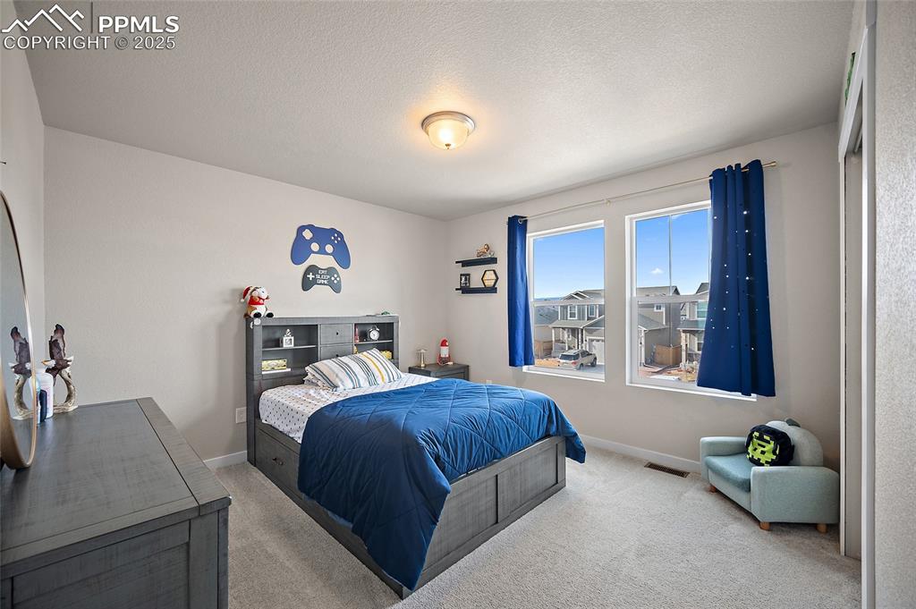 Image 25 of 50: Bedroom