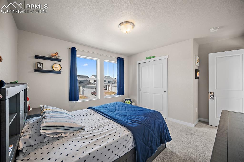 Image 26 of 50: Bedroom