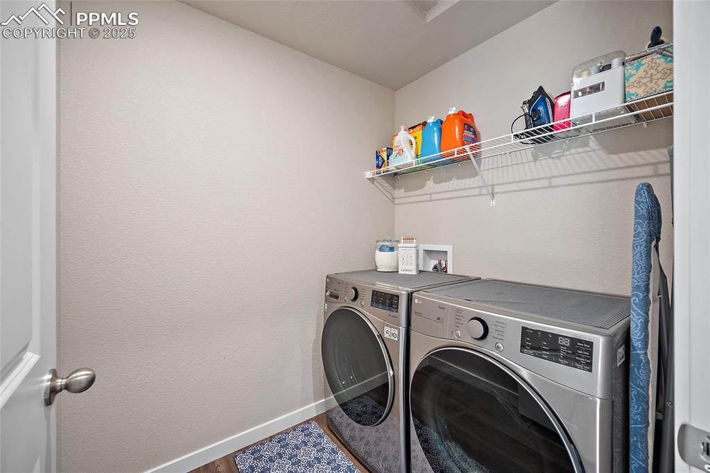 Image 30 of 50: Laundry