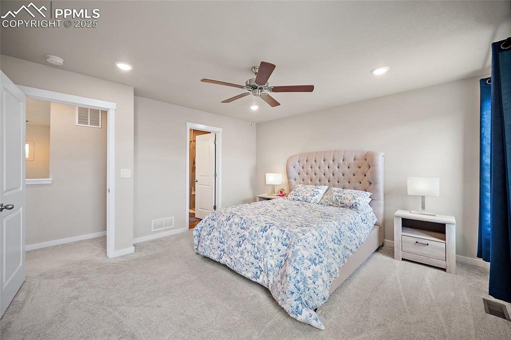 Image 32 of 50: Bedroom