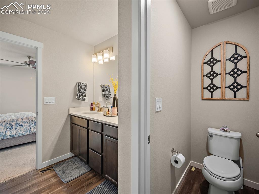 Image 35 of 50: Bathroom