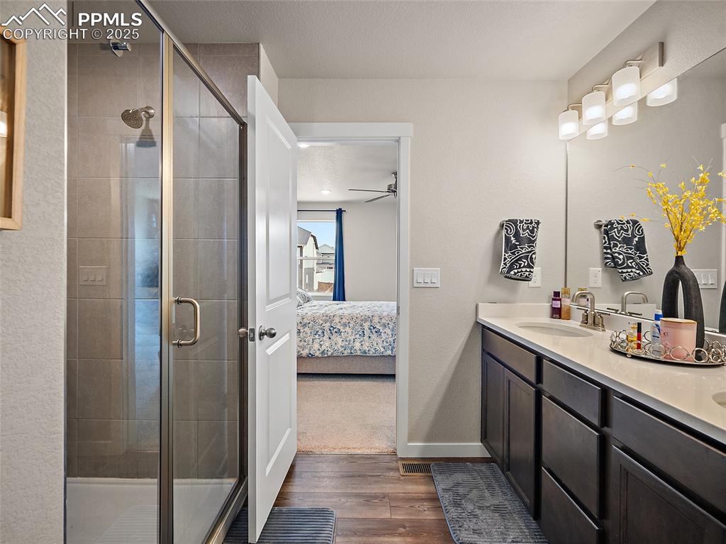 Image 36 of 50: Bathroom