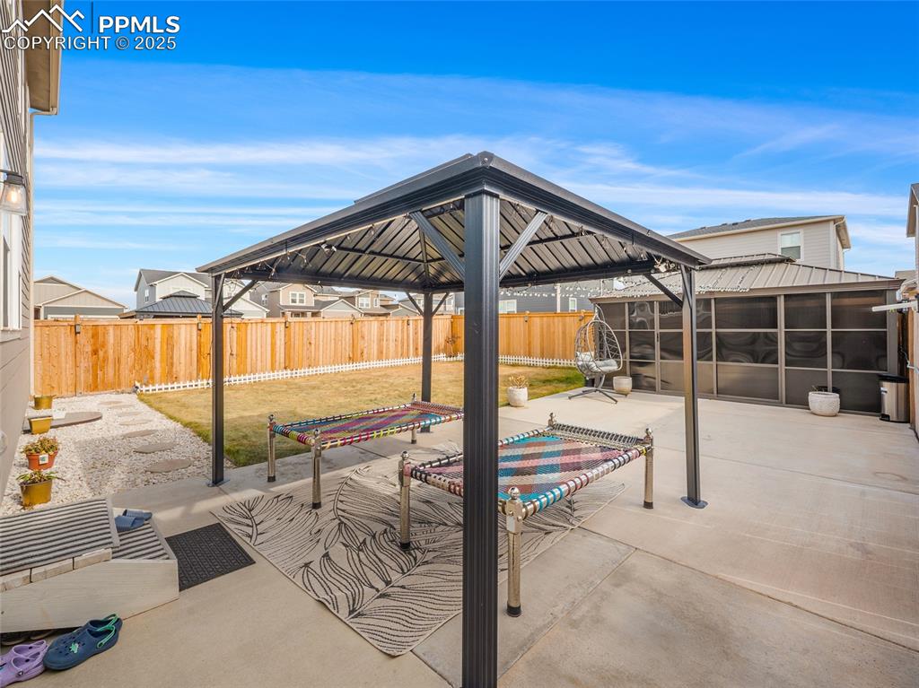 Image 42 of 50: Patio