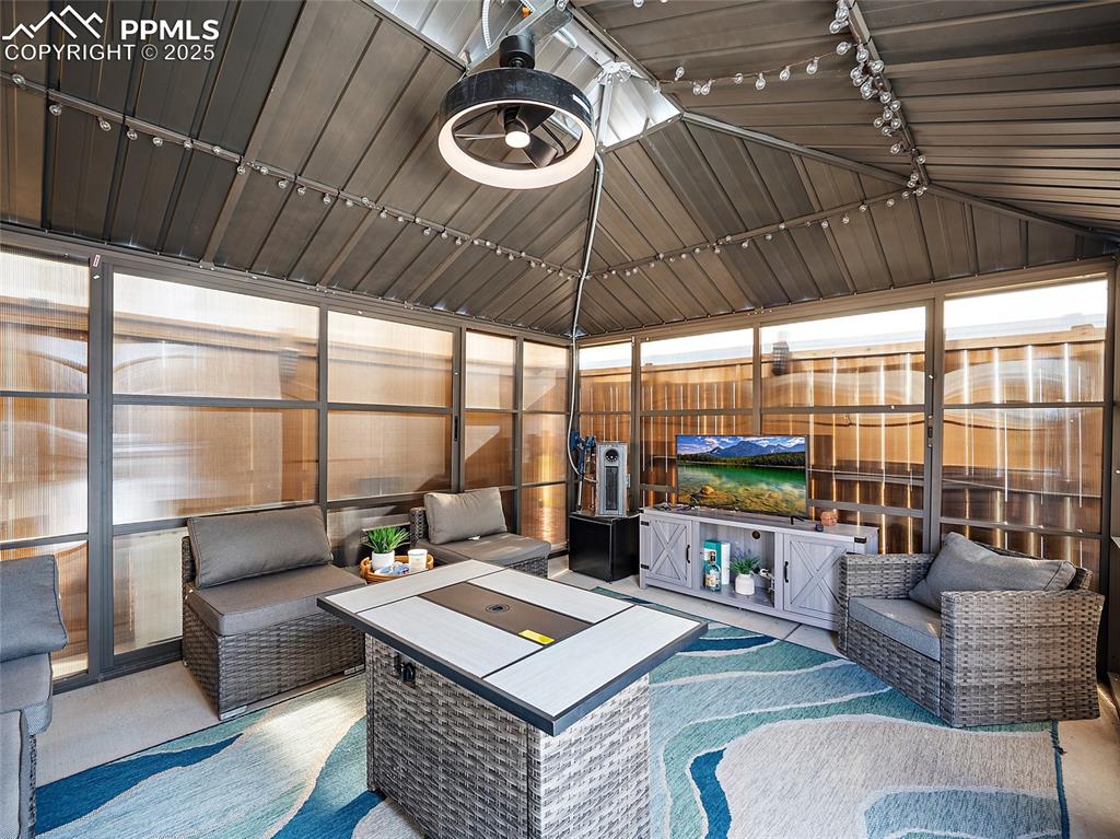 Image 47 of 50: Sun Room