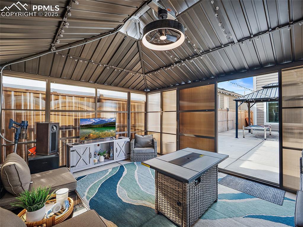 Image 49 of 50: Sun Room