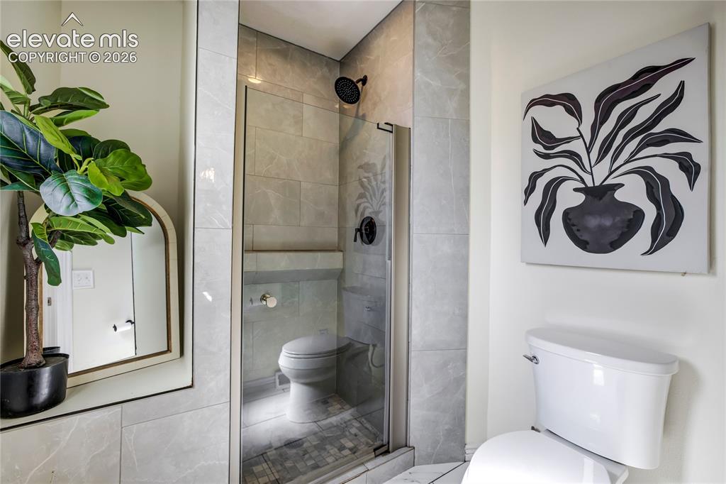 Image 17 of 42: Bathroom