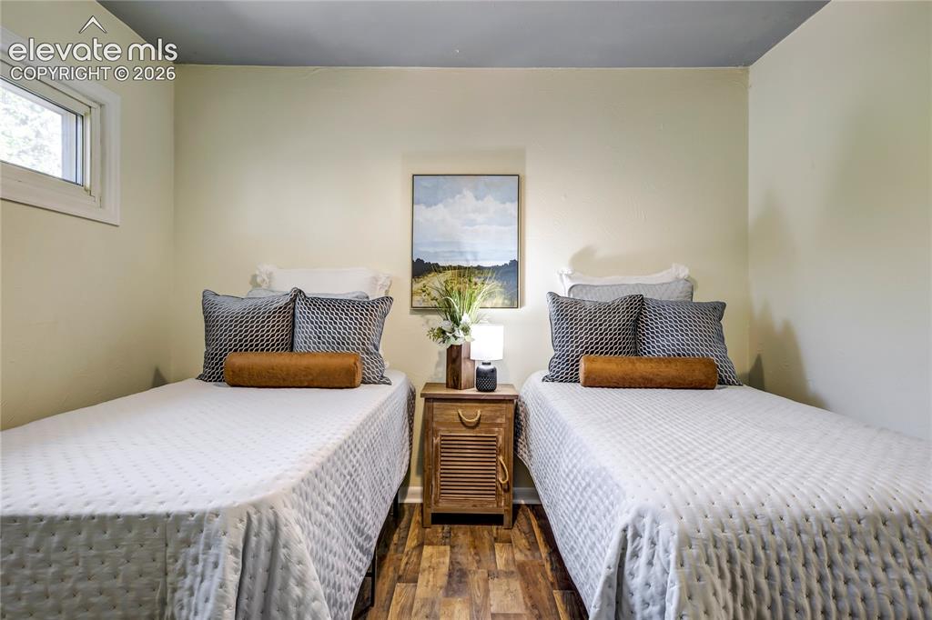 Image 19 of 42: Bedroom