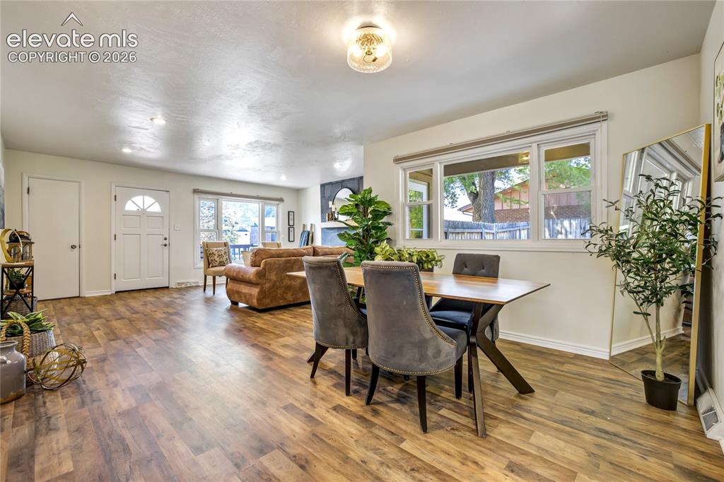 Image 8 of 42: Dining Area