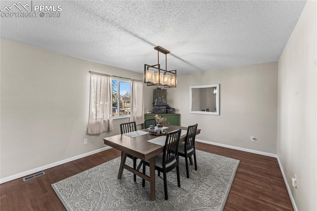 Image 10 of 29: Dining Area