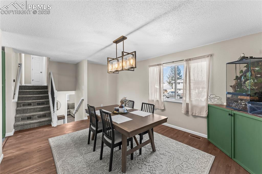 Image 11 of 29: Dining Area