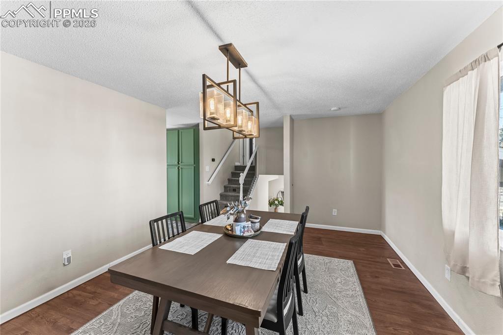 Image 13 of 29: Dining Area