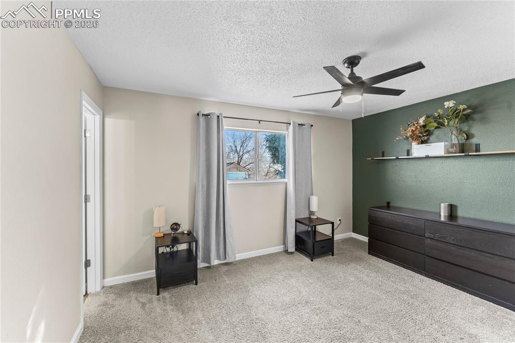 Image 19 of 29: Bedroom