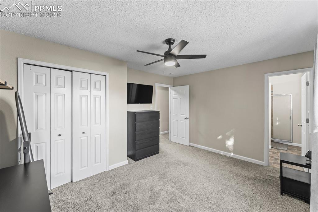 Image 20 of 29: Bedroom