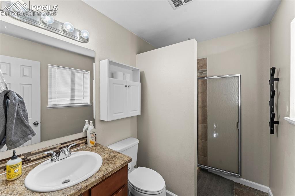 Image 21 of 29: Bathroom