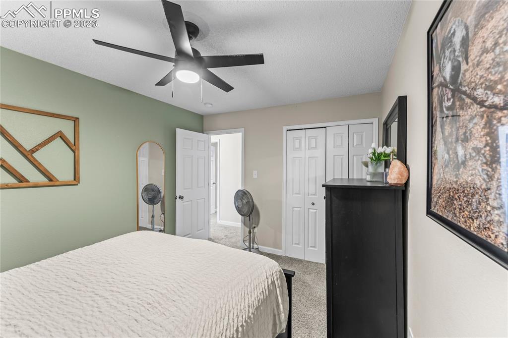 Image 25 of 29: Bedroom