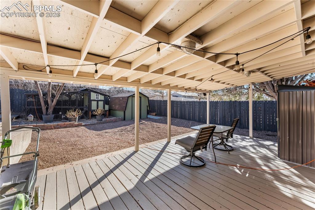 Image 26 of 29: Deck