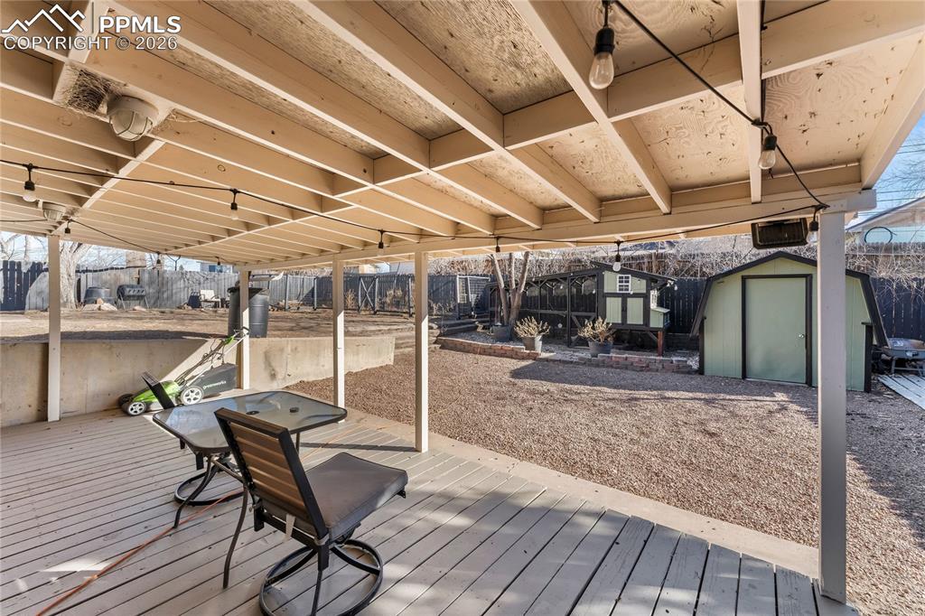 Image 27 of 29: Deck