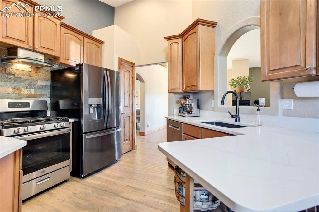 Image 17 of 49: Kitchen