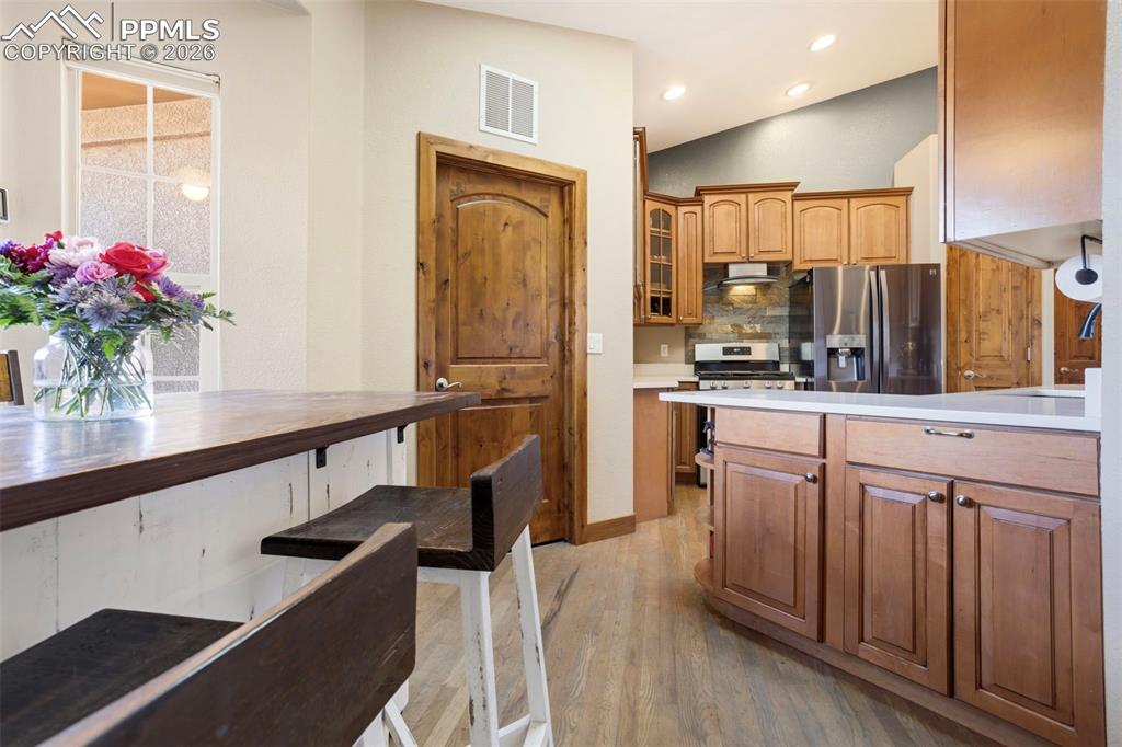 Image 20 of 49: Kitchen