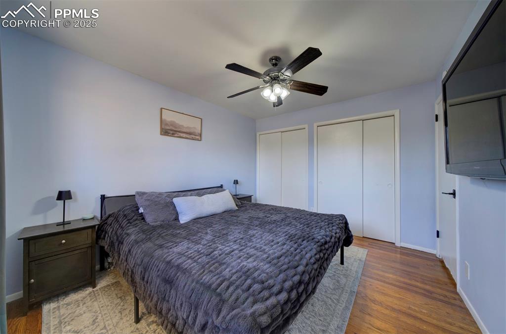 Image 15 of 27: Bedroom