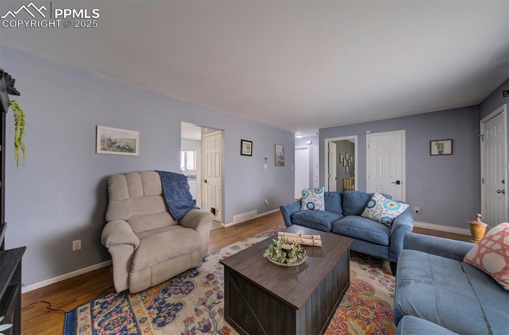 Image 7 of 27: Living Room