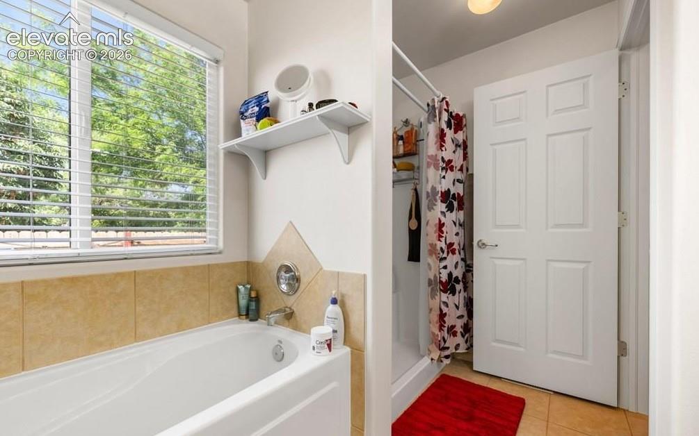 Image 14 of 43: Bathroom
