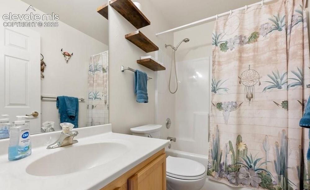 Image 18 of 43: Bathroom