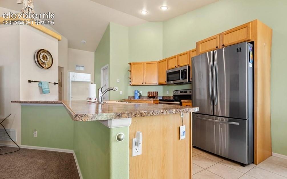 Image 20 of 43: Kitchen