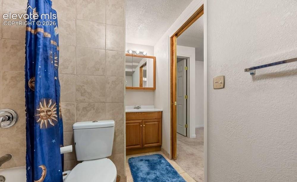 Image 34 of 43: Bathroom